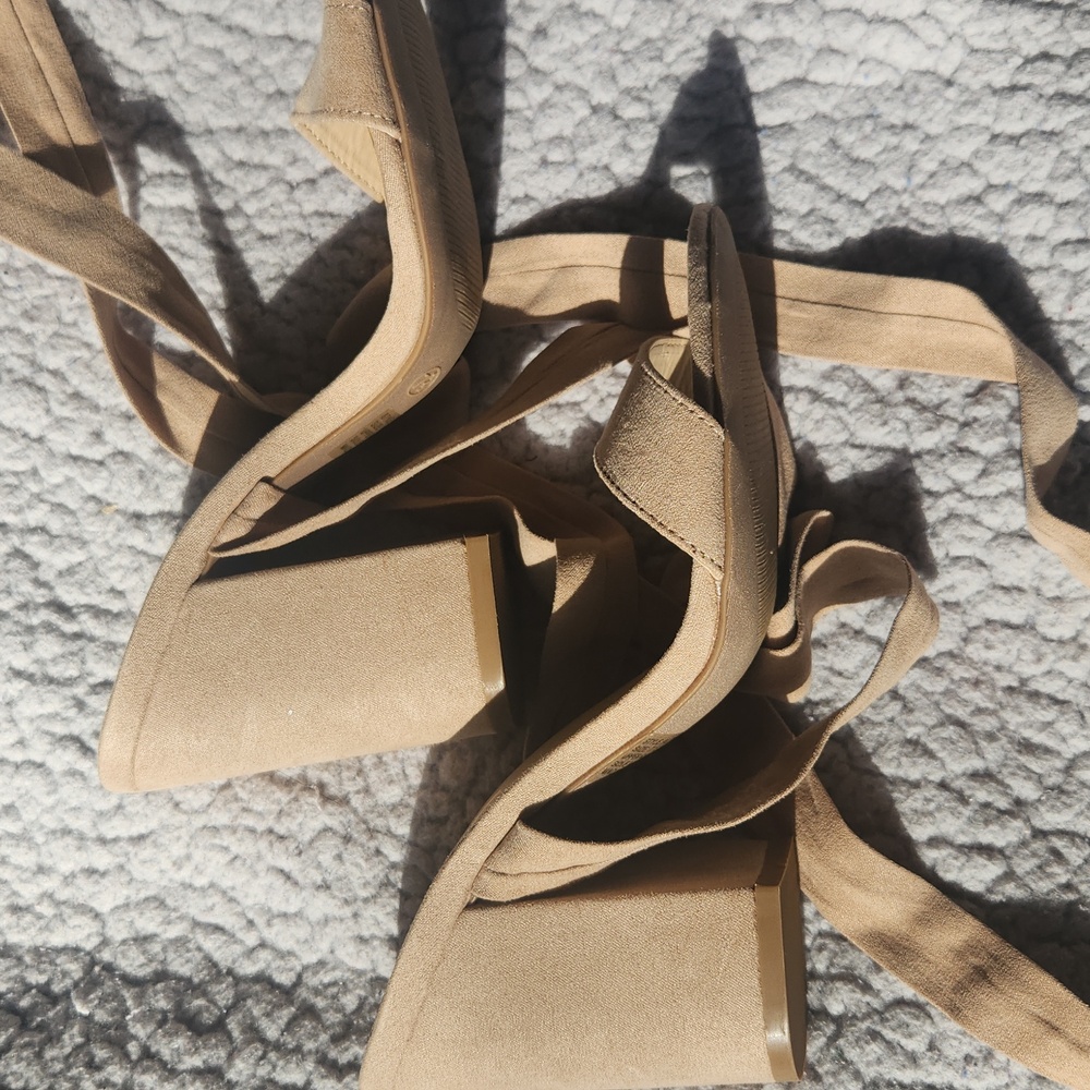 Women's Lulu's Suede Lace Up Heels Size 8 - Picture 4 of 7
